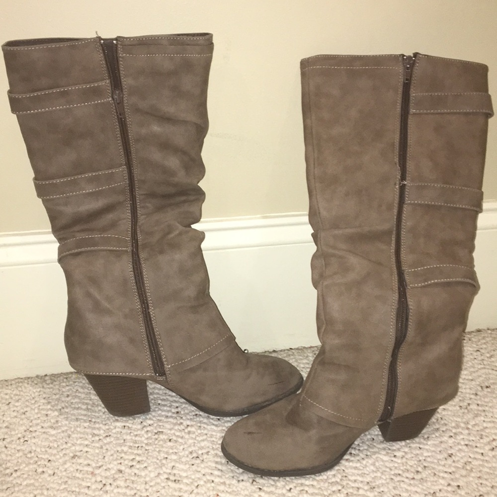 Boots - Picture 2 of 6
